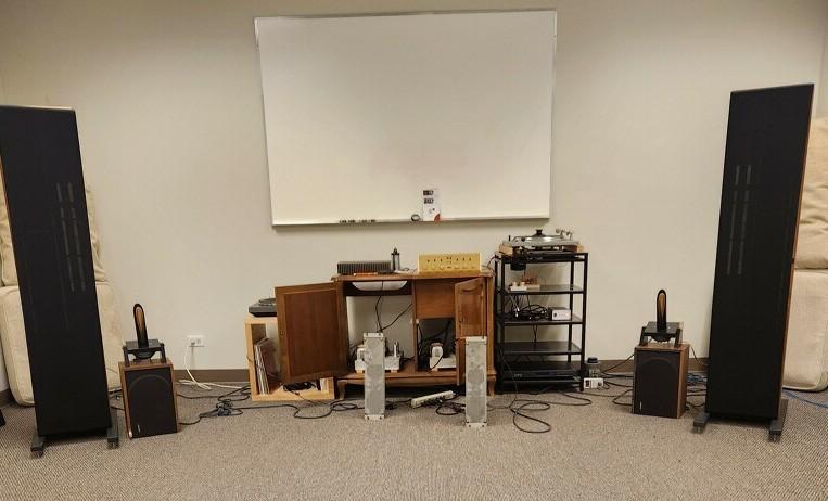 Kouplers with panel speakers and vinyl collection