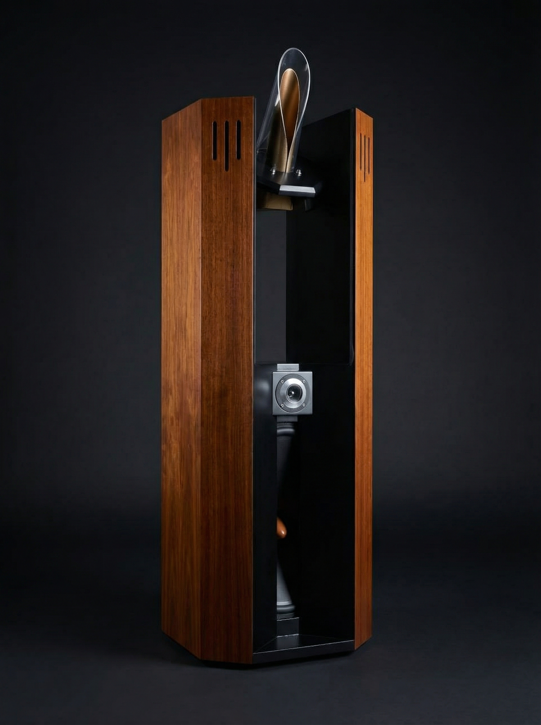 MADO Fork speaker — open baffle with transmission line pillars